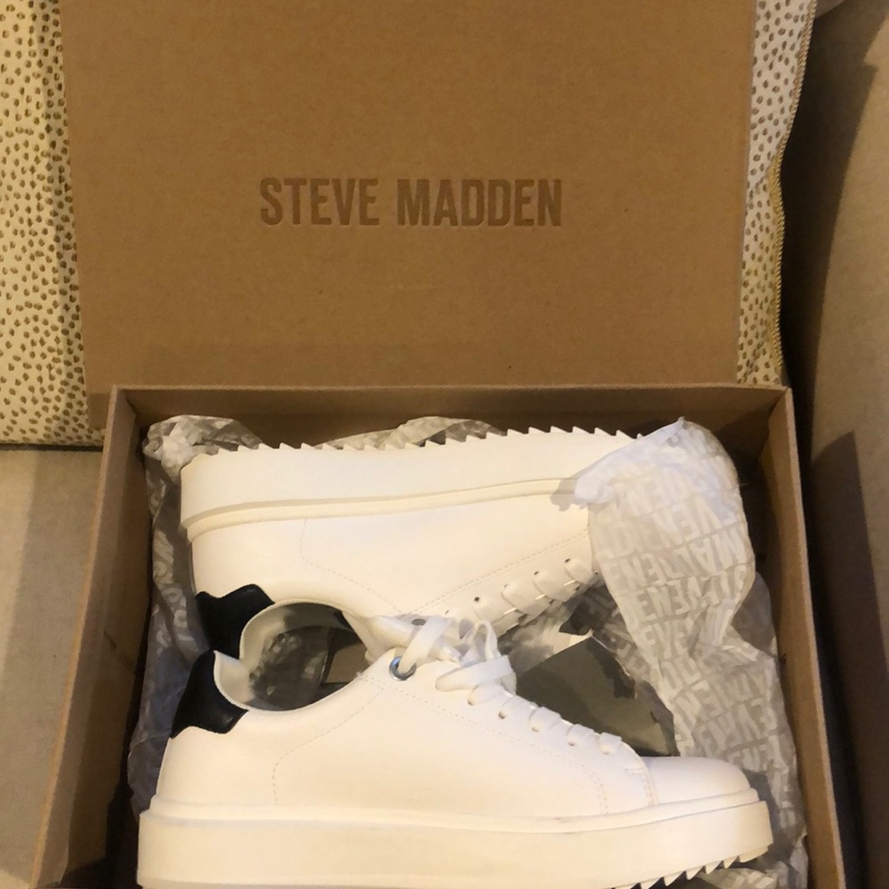 Never Worn Steve Madden White Sneaker Black Detail
